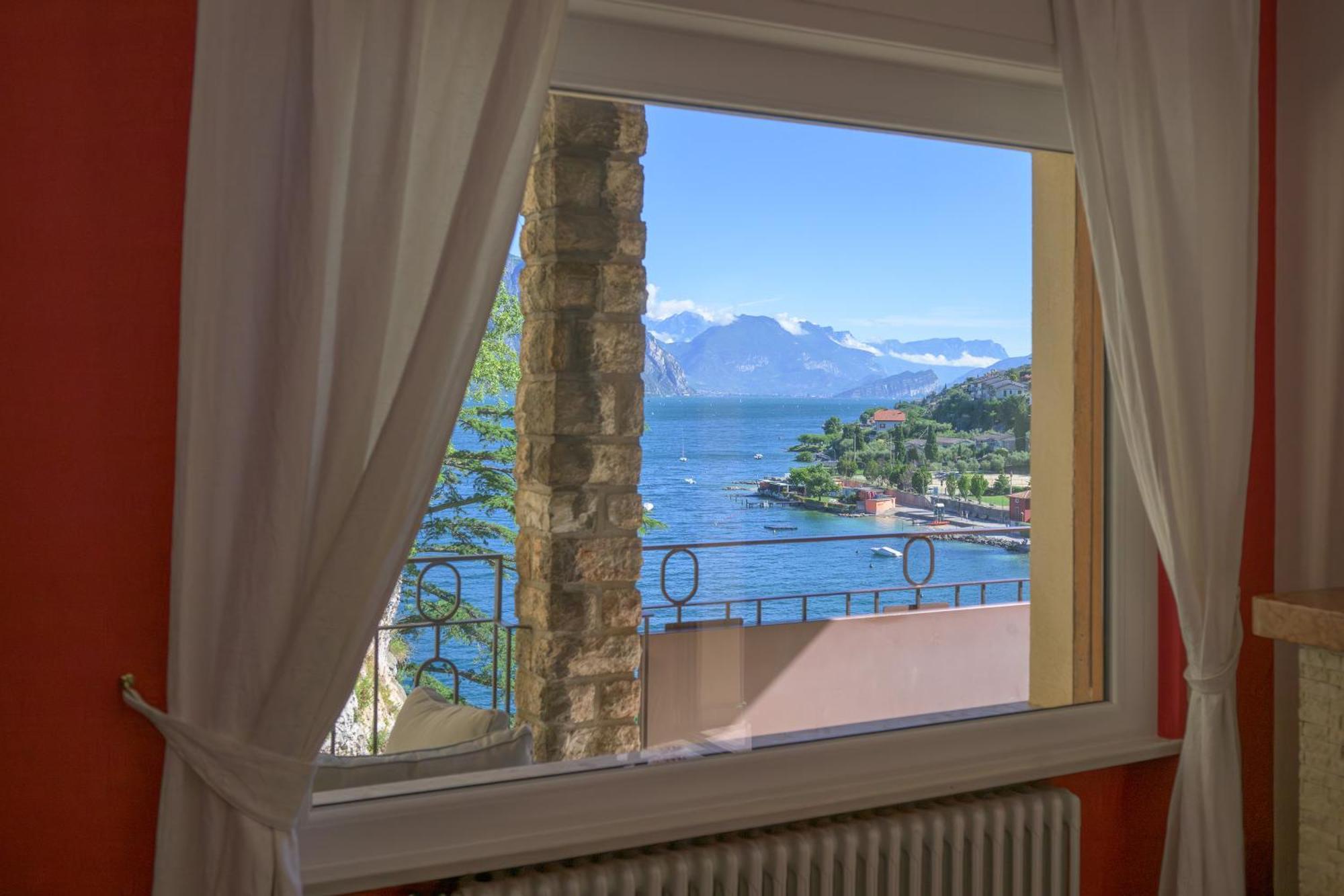 Breathtaking View. Daire Malcesine Dış mekan fotoğraf